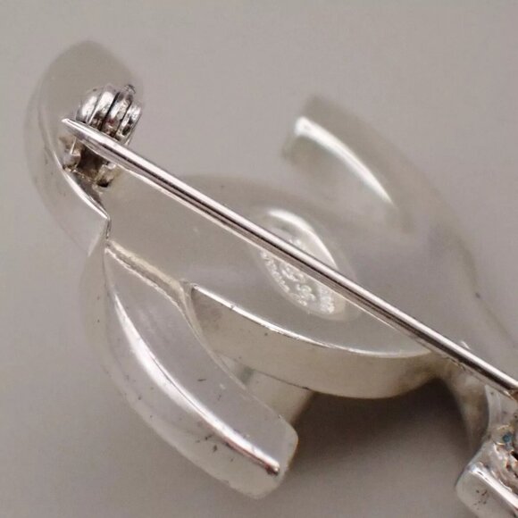 CHANEL CC Logo Turn Lock Pin Brooch 96P Clip-On Silver SHW Vintage authentic - Picture 7 of 8